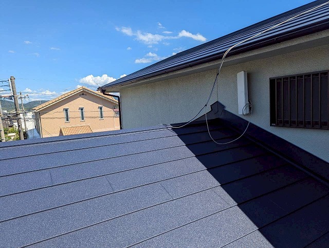 城陽市でガルテクトに葺き替えた屋根の完成