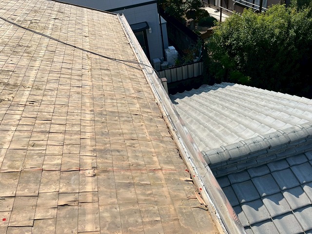 瓦屋根の葺き土撤去後の状態（城陽市）