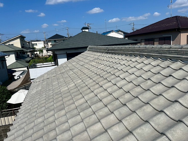 【長岡京市】雨漏り発生。経年劣化した瓦屋根からガルテクトへ葺き替えました　