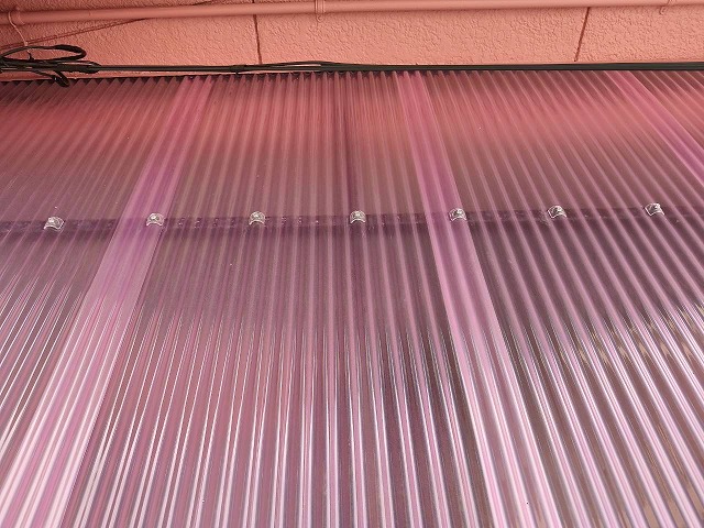 城陽市にてベランダ物干し場の屋根・両袖波板を交換！明るく安全な空間に復活しました