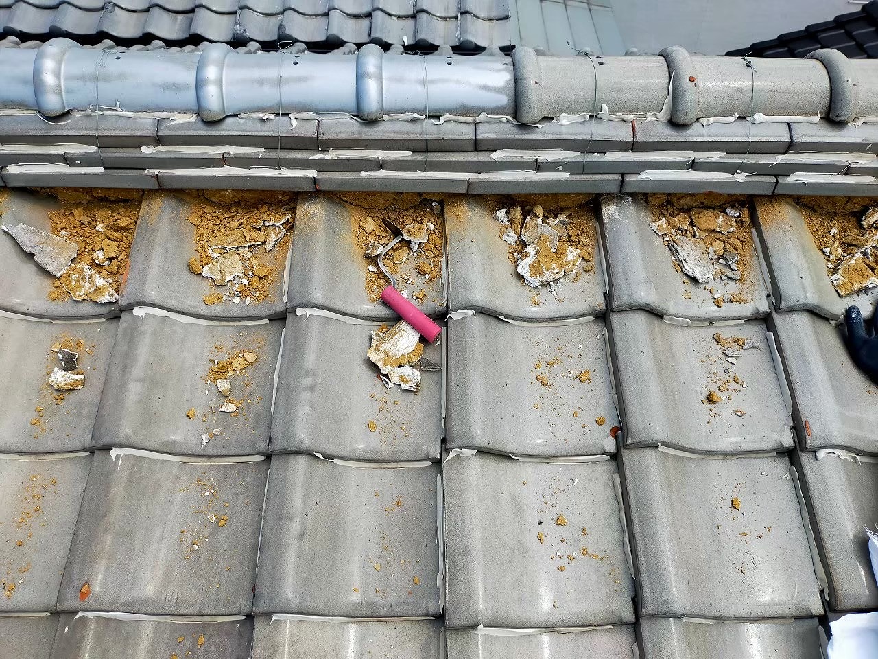 【京都市右京区】瓦屋根の雨漏り急増!原因は漆喰の劣化か!?