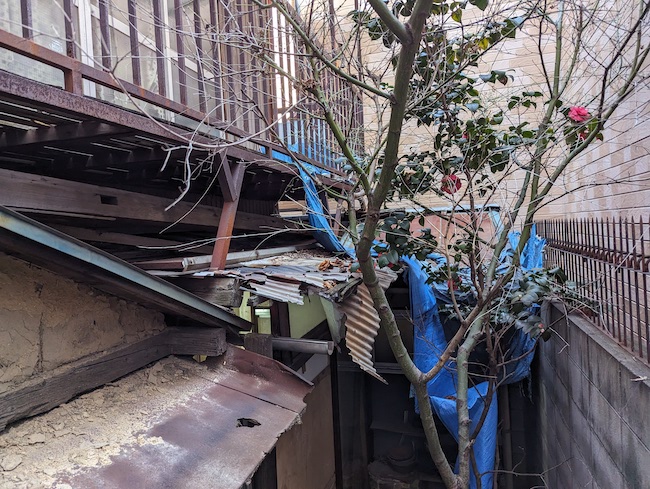 宇治市で老朽化による崩落・雨漏りの建物の現地調査