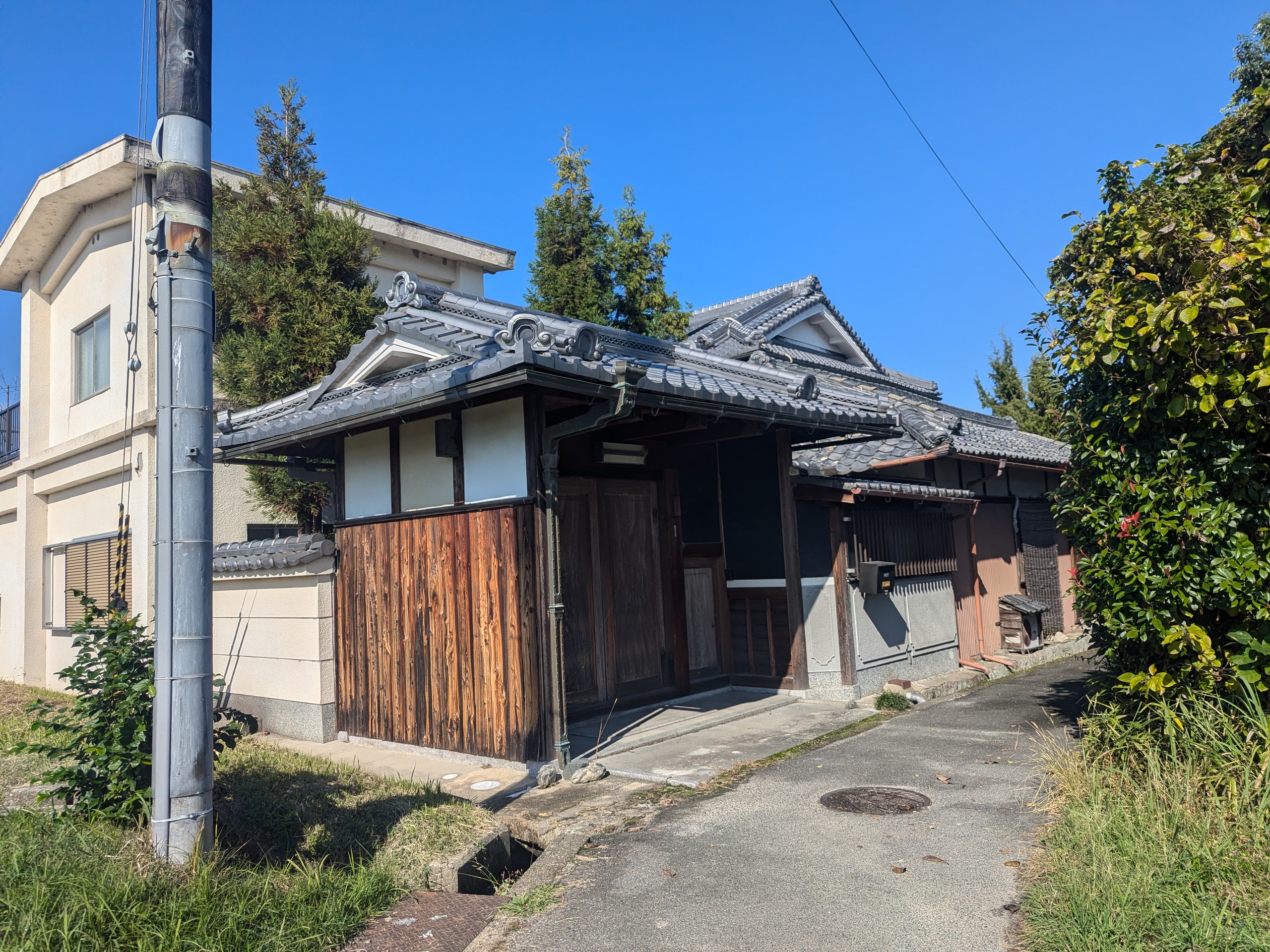 雨漏り修理を行う現場