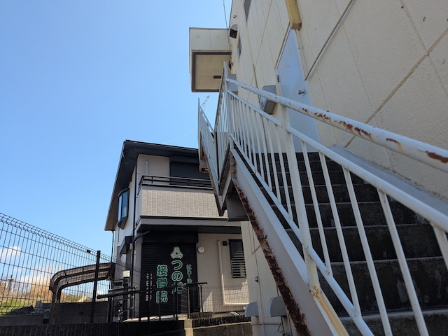 経年劣化した階段