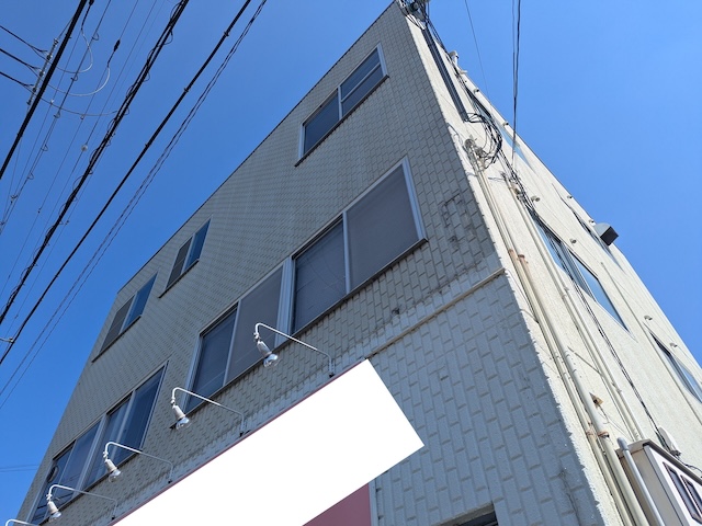 京都市伏見区でビル付帯部の状態確認を実施、外壁塗装とあわせてメンテナンス工事の実施が推奨されます