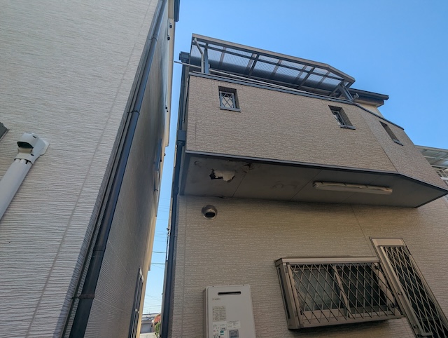 京田辺市でベランダのフワフワ床と軒裏腐食を根本解決！再発防ぐ防水工事