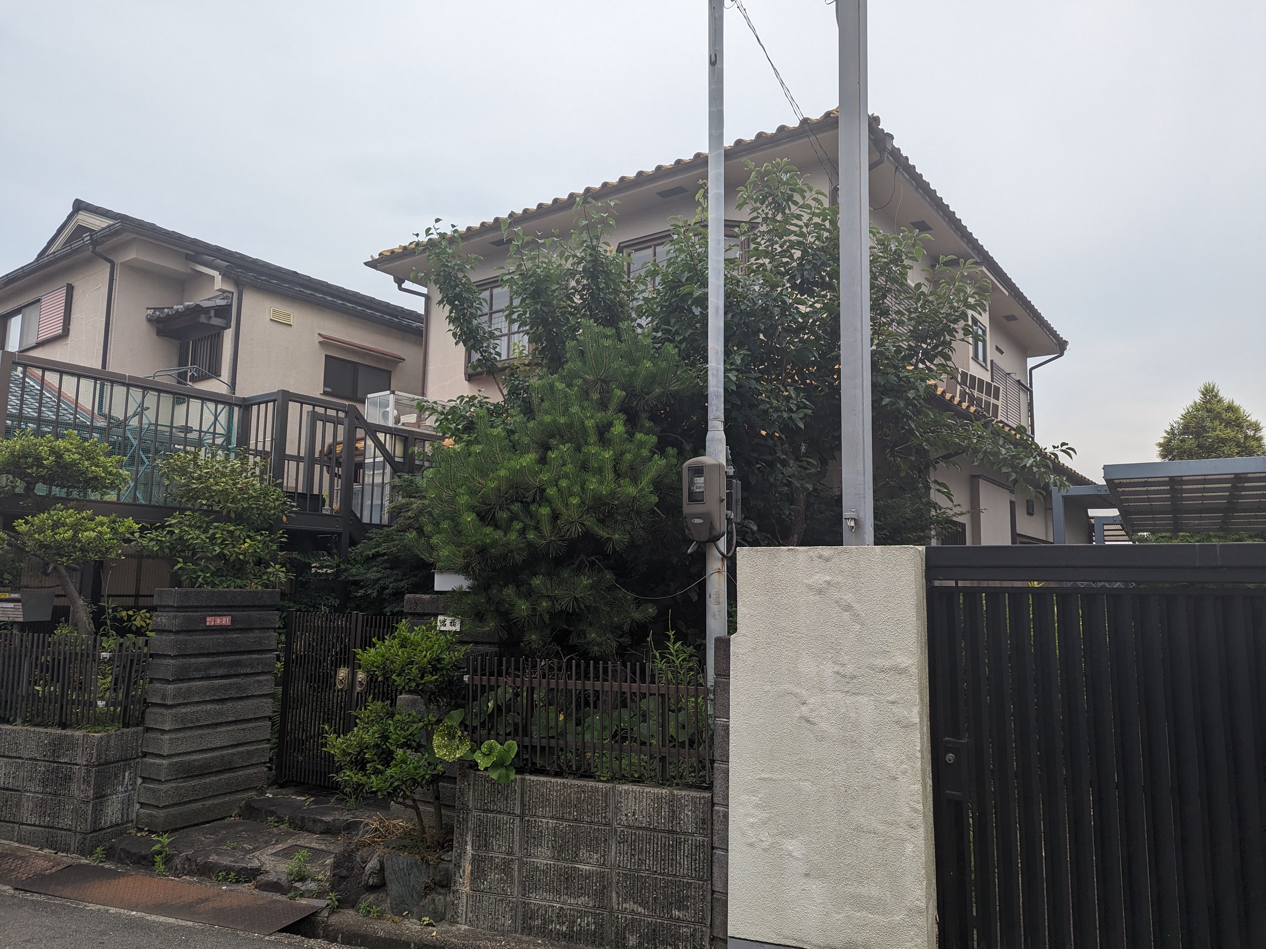 長岡京市にてルーガ雅への葺き替え工事希望・ひび割れありの外壁も現地調査