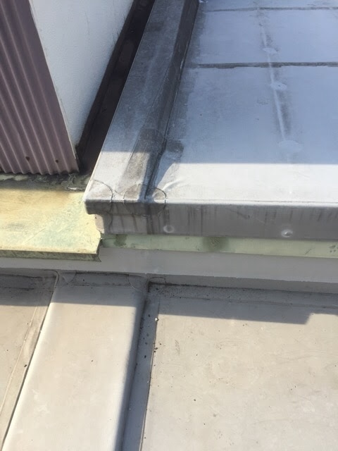 京田辺市の陸屋根ドレン（排水溝）周辺の防水シート劣化