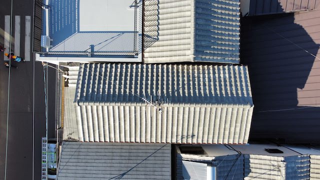 長岡京市で釉薬瓦の屋根の雨漏り調査を行いました