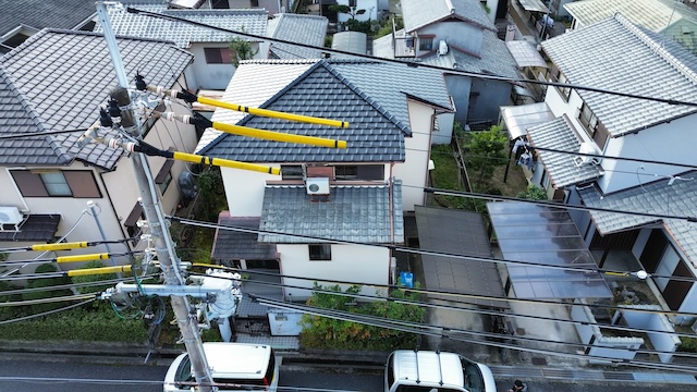 下屋根は平板瓦での葺き替え予定