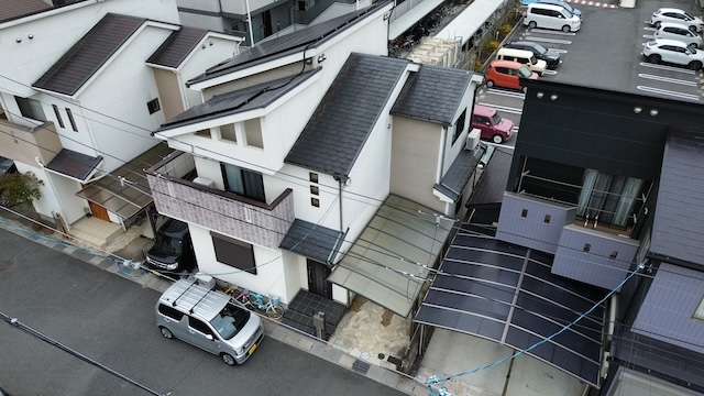 ドローンで住宅屋根を空撮