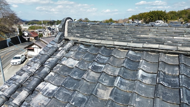 京都市左京区で築年数が経過した中古物件の棟瓦を調査、棟瓦で不具合が発生しやすい理由