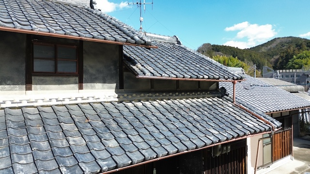 雨漏り原因になりやすい差し掛け屋根