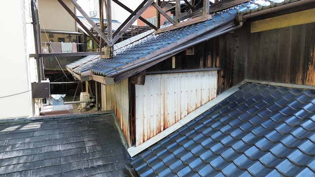 カラーベスト屋根の周囲
