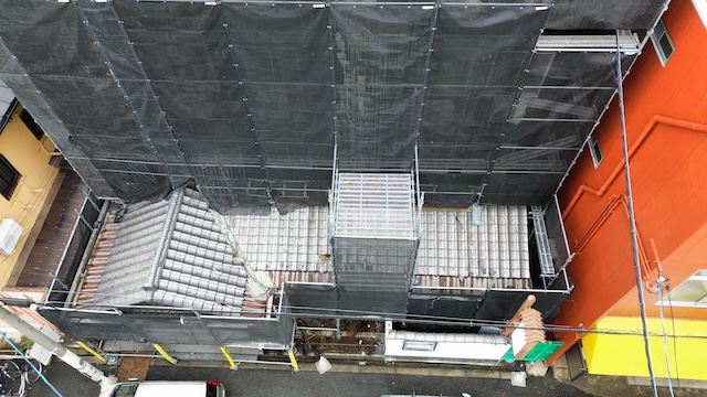 京都市伏見区で外壁塗装の工事前に屋根点検をご相談いただいた事例、足場設置の際にまとめてリフォームを実施した方が良い理由を紹介