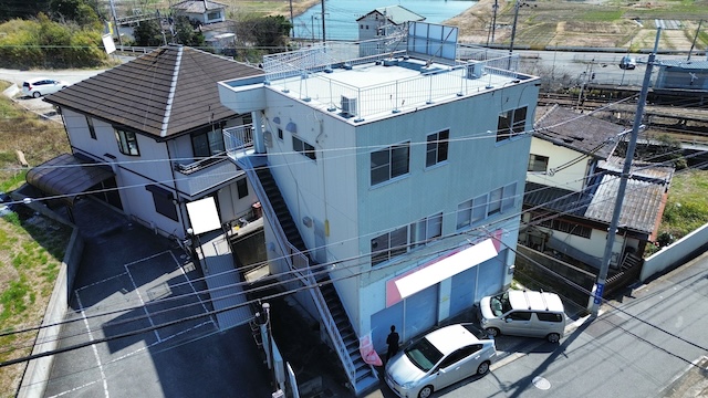 京都市伏見区でビルを購入した常連のオーナーさまから現地調査のご相談、陸屋根と外壁のメンテナンスが推奨される状態