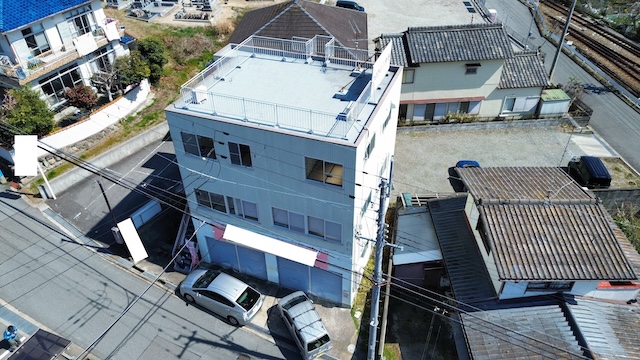 早めの再塗装が推奨されるビル