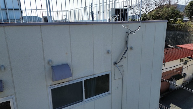 京都市伏見区でビルの外壁状態を現地調査、防水性を保持するためにも定期的な再塗装がおすすめです
