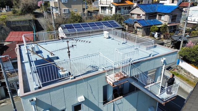 京都市伏見区でビルを購入したオーナーさまから現地調査のご相談、経年劣化した屋外階段の状態を確認しました