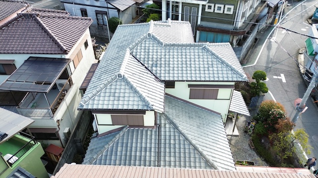 城陽市で漆喰工事のぼったくり被害を受けた瓦屋根の現地調査、訪問営業による詐欺被害に十分ご注意ください