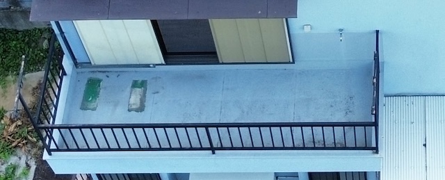 【長岡京市】「ただの汚れ」ではありません。放置すれば家が腐る「ベランダのSOS」をウレタン防水で完全封鎖！