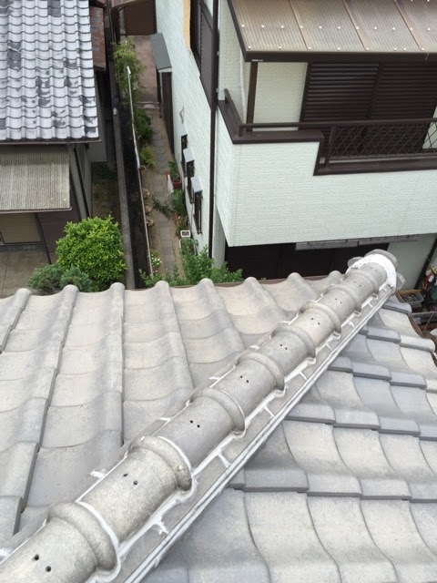 【長岡京市】屋根瓦の歪みを調査！棟取り直しと葺き替えで地震リスクを断つ