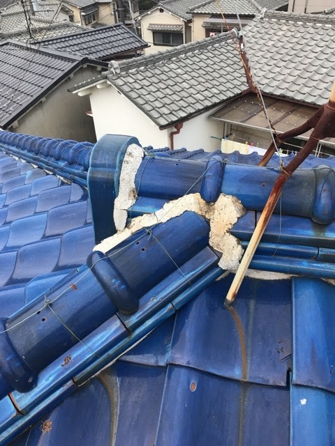 棟際のアンテナ支持脚