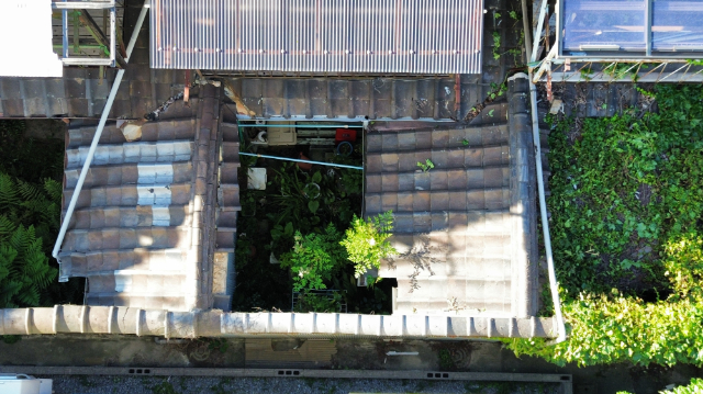 城陽市で築100年の瓦屋根の空撮での屋根の様子