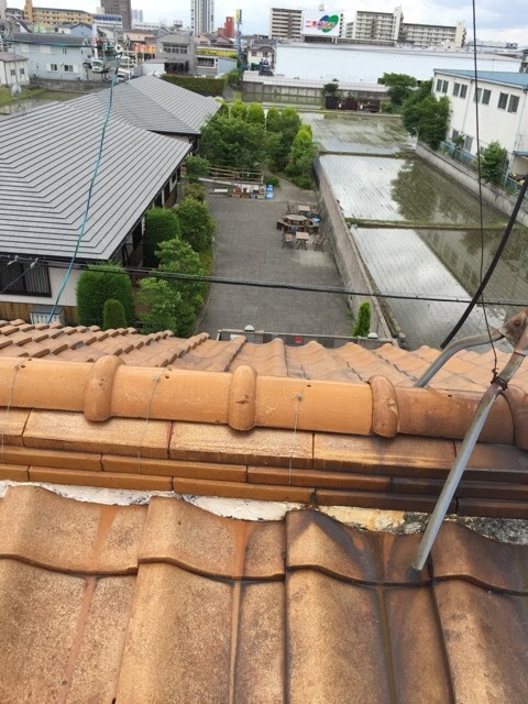 棟下の漆喰剥がれ