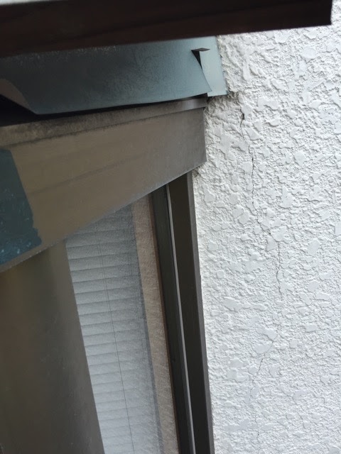 外壁の縦ひび割れ