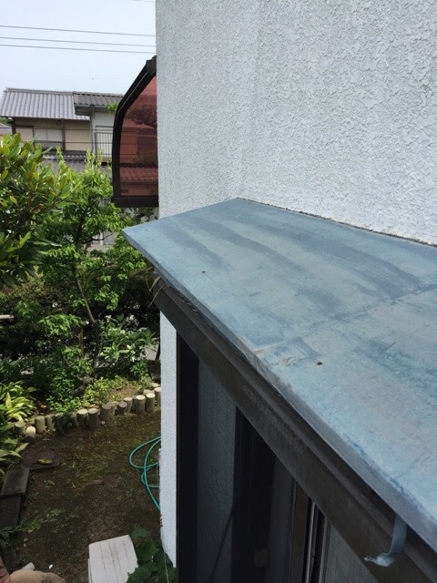 庇上面の板金状況