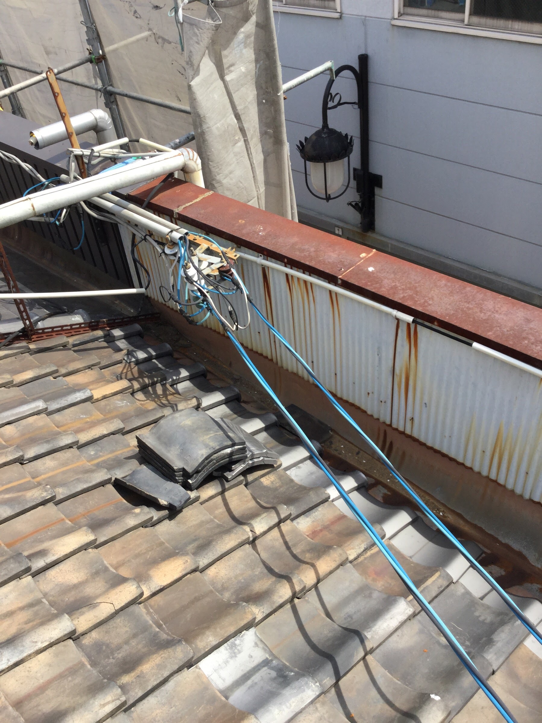 【大山崎町】屋根サビと瓦割れを点検 部分補修で雨漏りを防ぎ費用を抑える