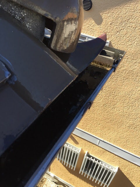 【京都市左京区】雨漏りは高額葺き替え不要！谷板金（溝）交換で費用を1/8に