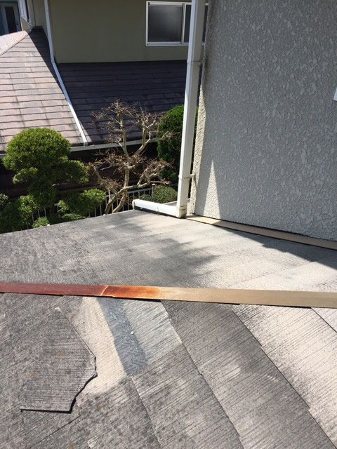 城陽市でひび割れが見られるスレート屋根と棟板金まわり