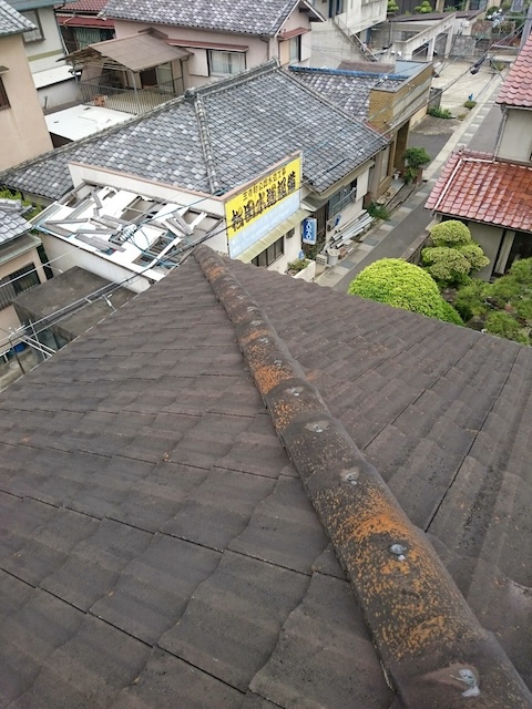 京都市東山区でセメント瓦の色あせを点検｜劣化補修で雨漏りを防ぐ