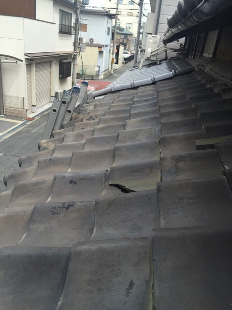 【京田辺市】廃盤の割れ瓦も部分補修！漆喰メンテで葺き替え費200万削減