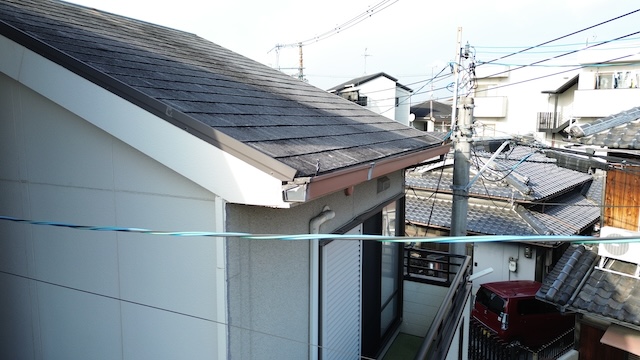 京都市伏見区で退色屋根を診断！塗装NGの理由と高耐久カバー工法