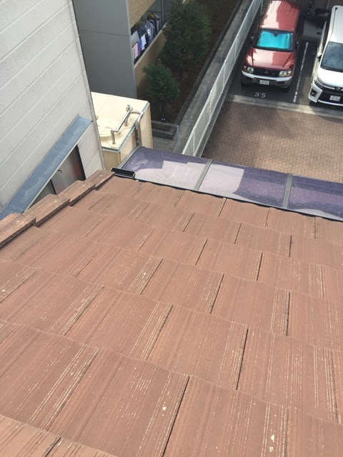 向日市の住宅物件におけるモニエル瓦（平瓦）の経年劣化と現状確認