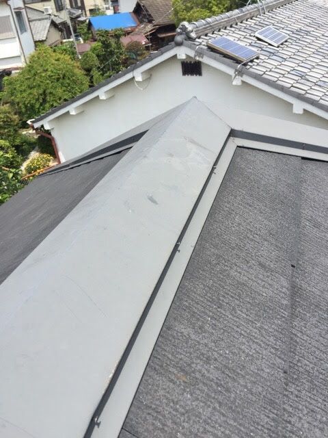 【京都市北区】屋根と壁の隙間を部分修理！長雨前の雨漏り対策で費用を削減