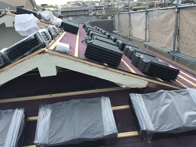 京都市下京区でルーガを使った屋根葺き替え｜瓦の重厚感を残しながら屋根を軽量化