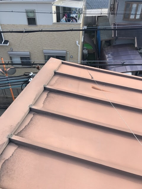 棟際の黒ずみ汚れ