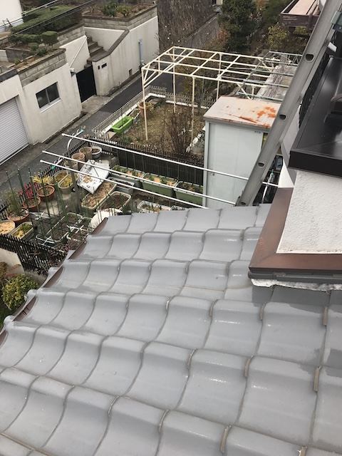 瓦屋根とはしご設置位置