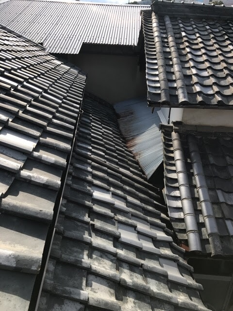 取り合い部の瓦屋根