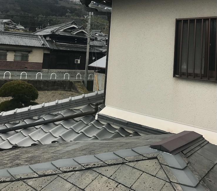 外壁際の瓦納まり確認
