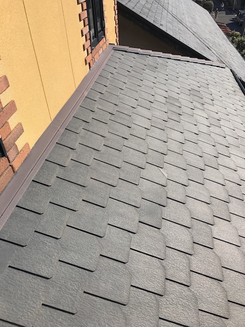 京都府京田辺市で下屋の壁際点検を実施、雨押え板金と外壁取り合いの劣化から雨漏り対策を確認