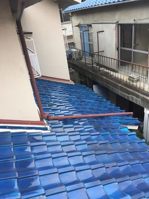 八幡市で重い瓦に不安？漆喰劣化を軽量屋根への葺き替えで解決