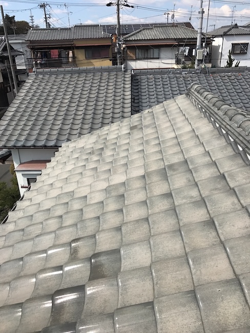 別角度から見た瓦屋根