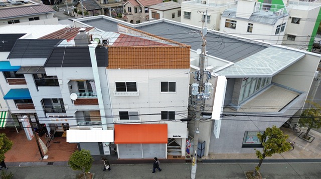 城陽市にてテナント募集予定のビル屋根を現地調査、既存瓦棒葺きから木下地に変更した立平葺きをご提案