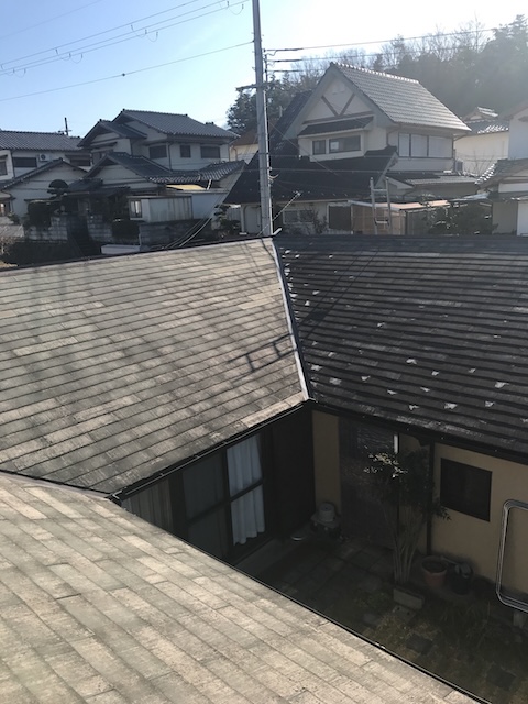 色むらが見える屋根面