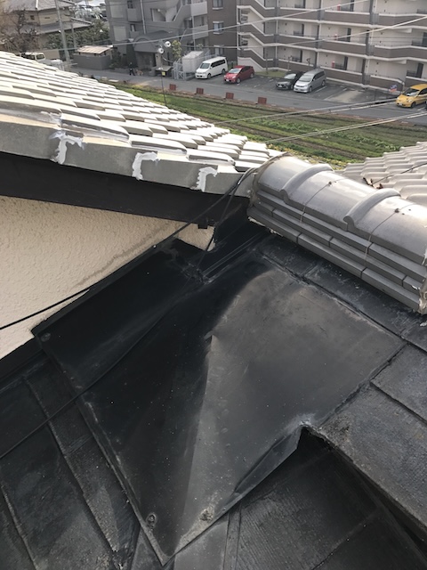 京都府宇治田原町で谷板金と谷樋の継ぎ目・取り合いを雨漏り点検し板金納まりを確認
